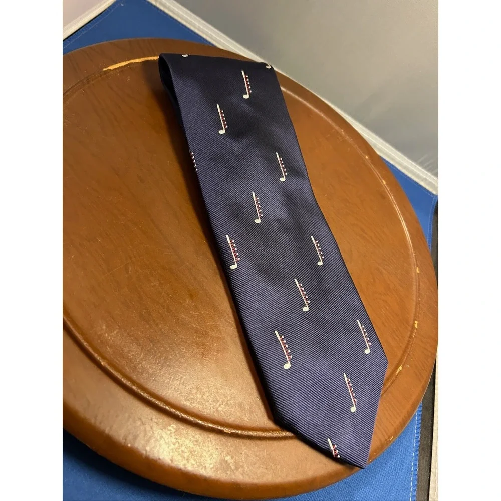 Corporate Classics Ltd New‎ York Blue Men's 100% Silk Tie Music Note Necktie USA